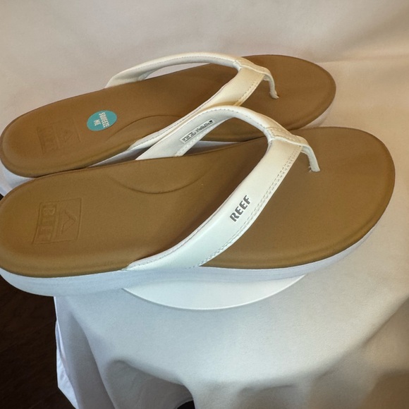 Reef Women's White and Tan Sandals NWOT - Picture 6 of 6